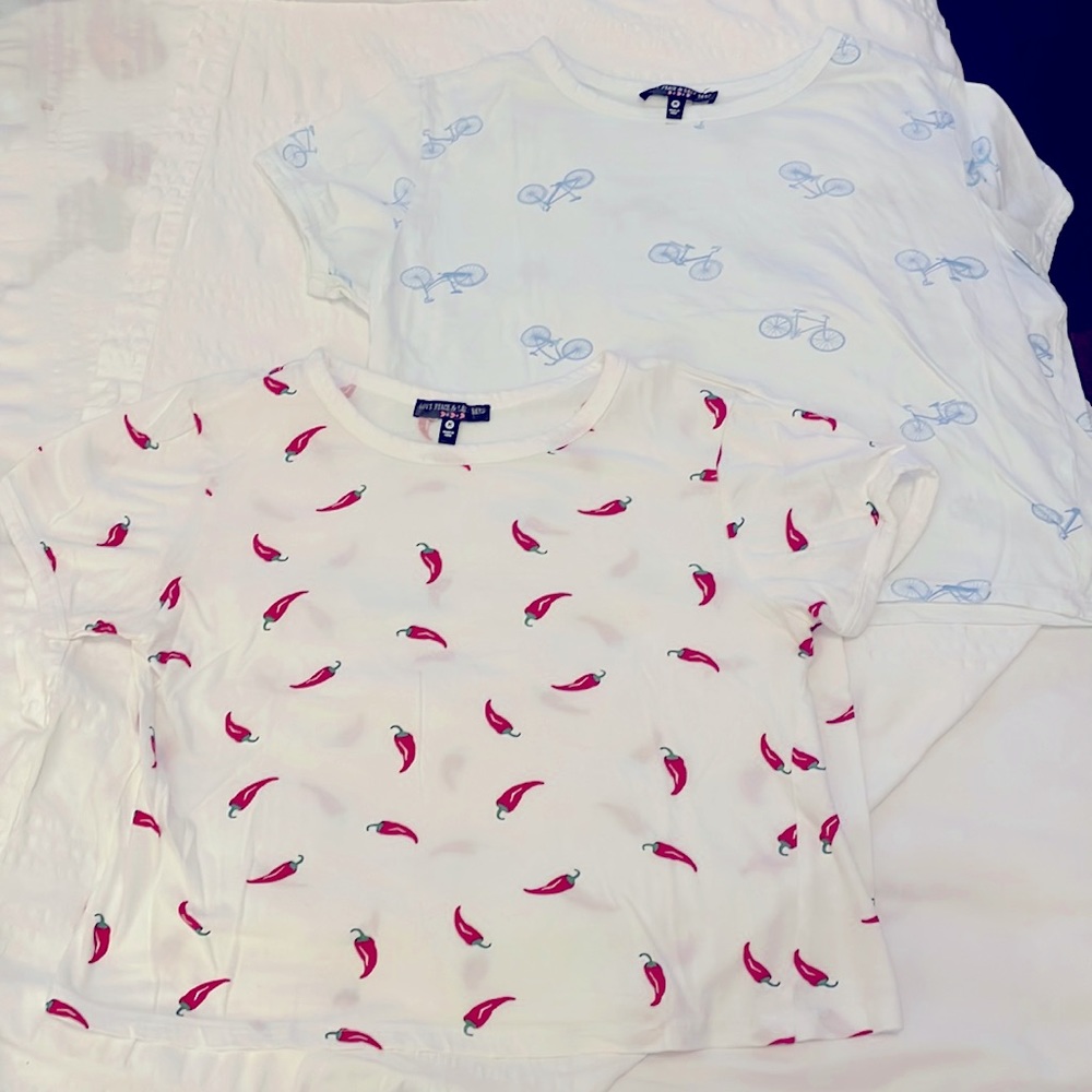2 PACK > SUPER CUTE CROPPED TEE SHIRTS 🤍🚲 💙🌶️ ❤️